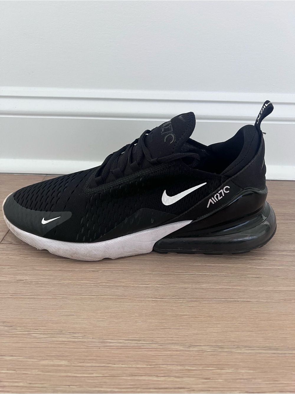 Nike Air Max 270 Men's Size 11.5 Black White Shoe Sneakers AH8050-002 - Picture 5 of 10